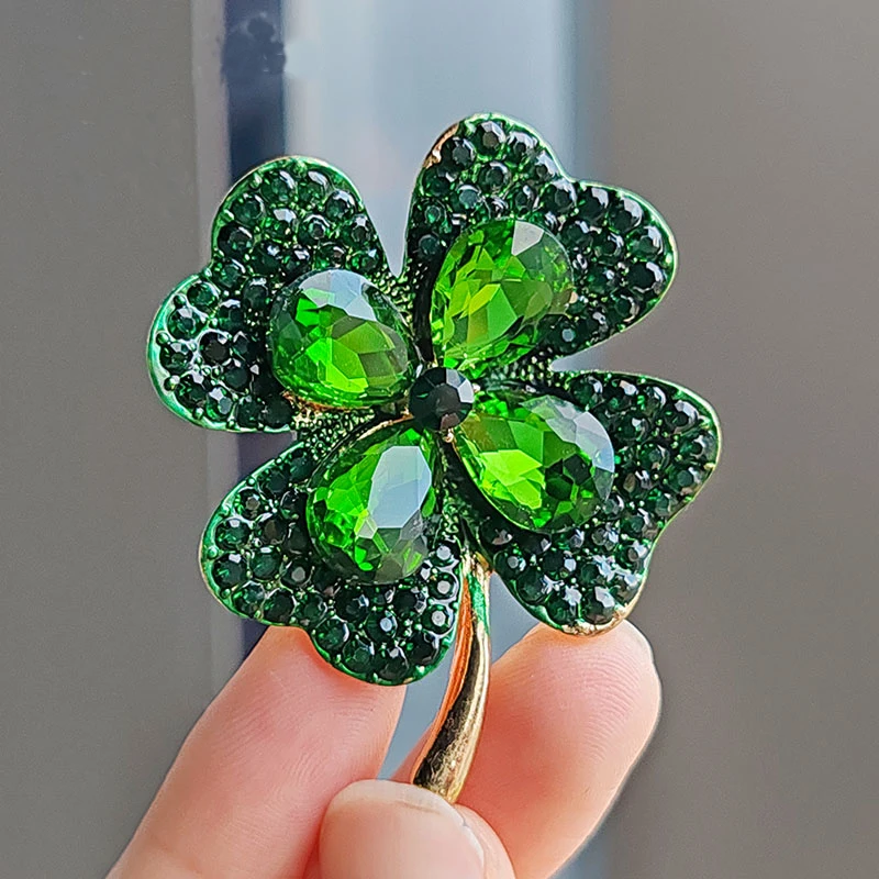 Green Red Crystal Rhinestone Four-Leaf Clover Flower Brooches Lapel Pins Jewelry Clothing Accessories Brooch for Women 2024