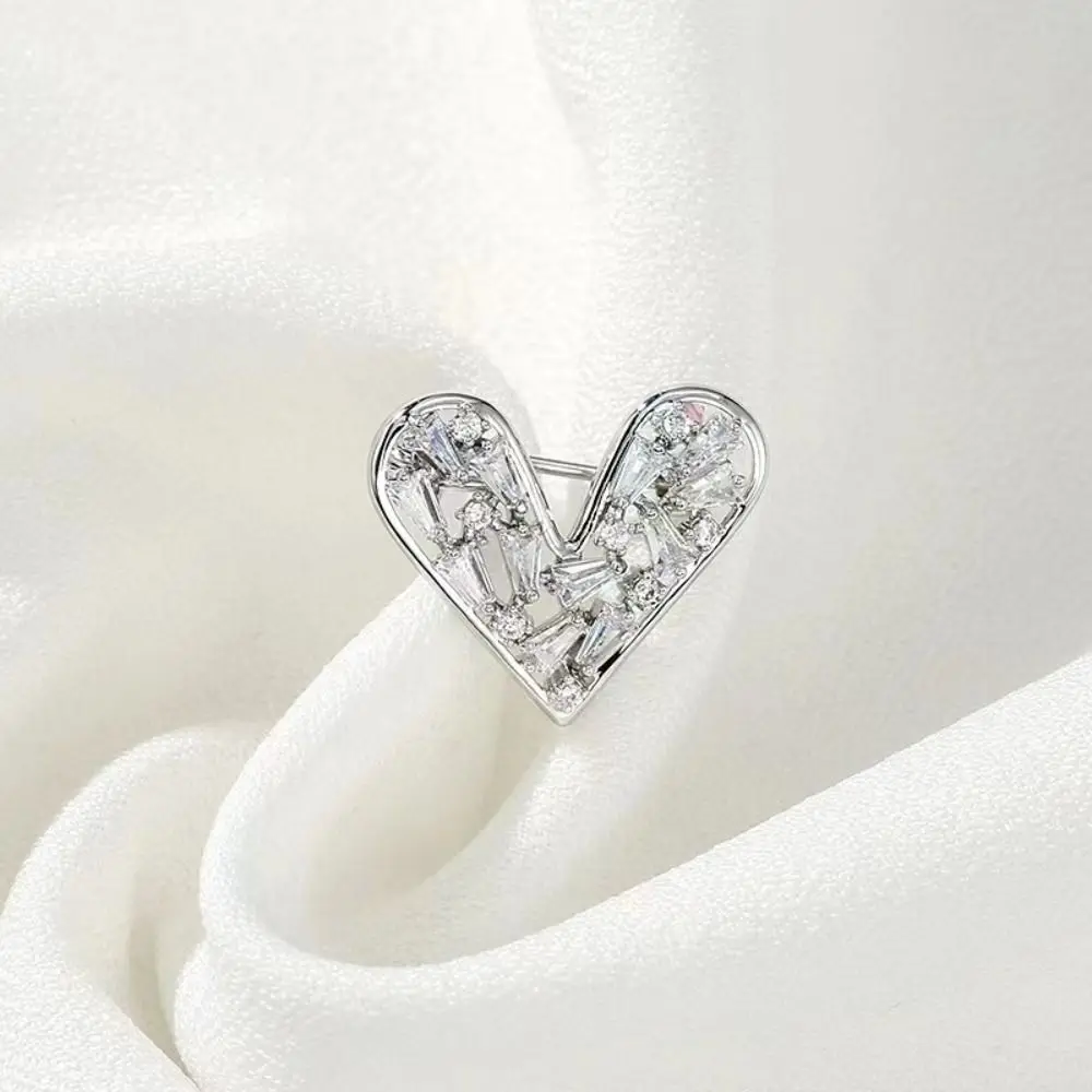 New Rhinestone Brooches Women Exquisite Retro Pins Small Cute Fashion Jewelry Accessories