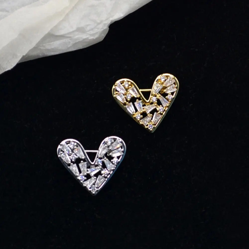New Rhinestone Brooches Women Exquisite Retro Pins Small Cute Fashion Jewelry Accessories