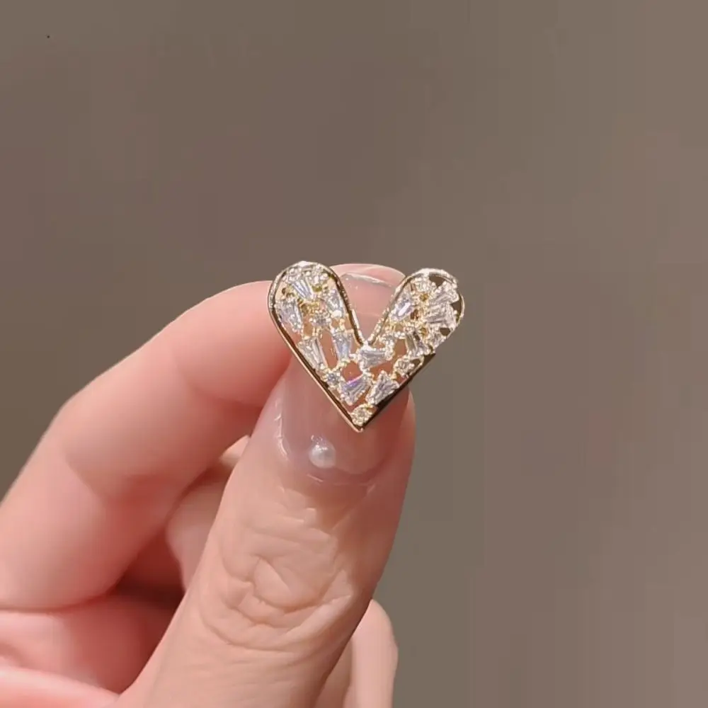 New Rhinestone Brooches Women Exquisite Retro Pins Small Cute Fashion Jewelry Accessories