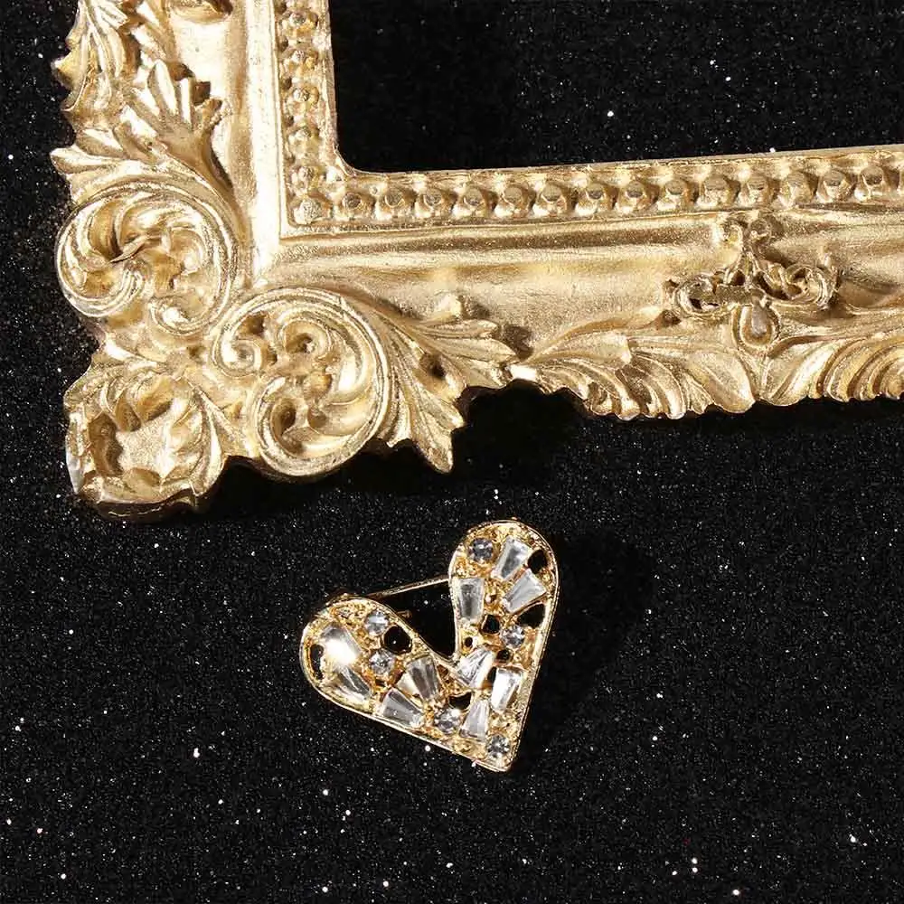 New Rhinestone Brooches Women Exquisite Retro Pins Small Cute Fashion Jewelry Accessories