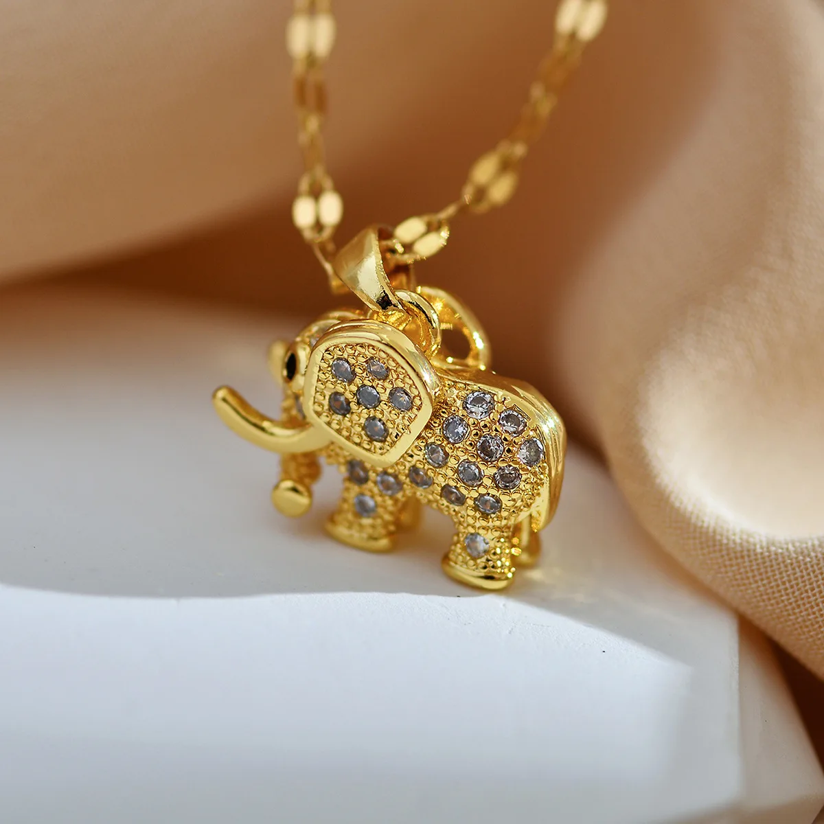 Cute Elephant Cubic Zirconia Pendant Necklaces For Women and Men Golden Copper Metal Necklace Versatile Daily Party Jewelry