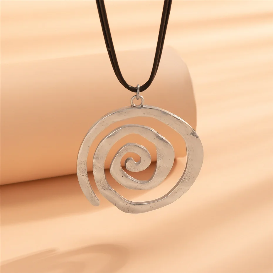 Ethnic Creative Big Spiral Conch Pendant Necklace Women Goth Adjustable Leather Wax Thread Chain Holiday Y2K Jewelry Accessories