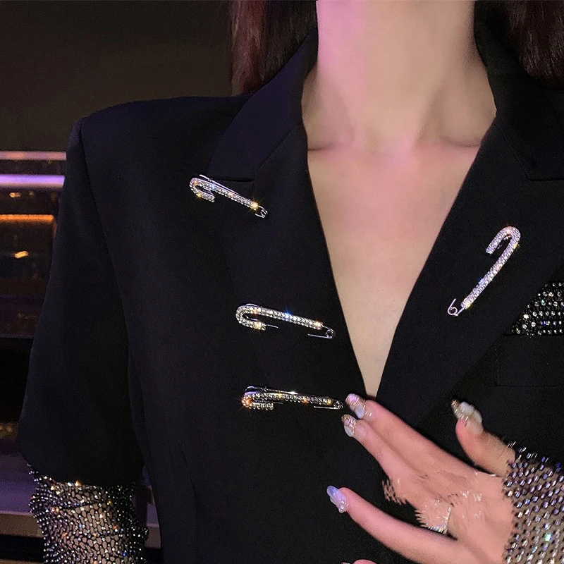 Luxury Elegent Gold Color Crystal Zircon Pins Fashion Women Rhinestones Brooches Safety Metal Pin Shawl Scarf Jeans Buckle Party