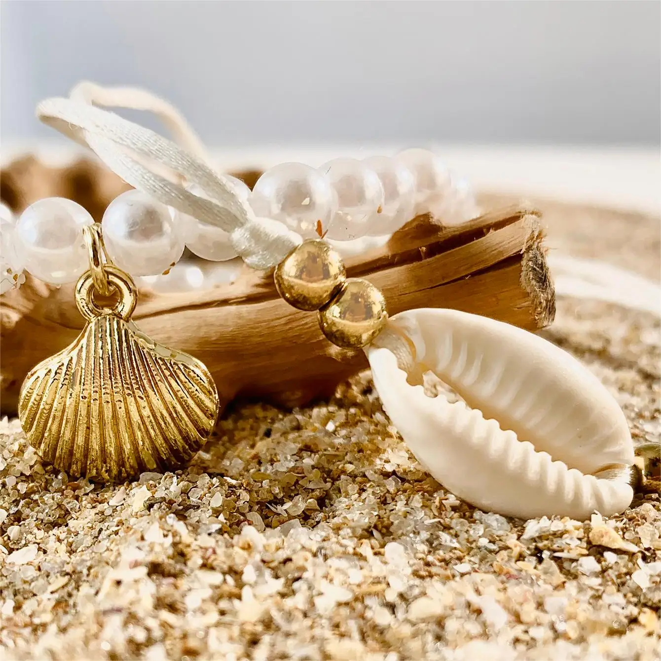 Tocona 5pcs/set Bohemian Imitation Pearl Bracelets for Women Ethnic Style Shell Beaded Bangles Summer Beach Jewelry Set 26165