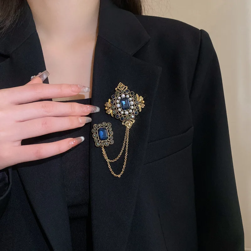 Studded Pearl Shaped Square Brooch Women Palace Style Retro Design Sense Suit Pin Niche Fashion Accessories for Lady Gift