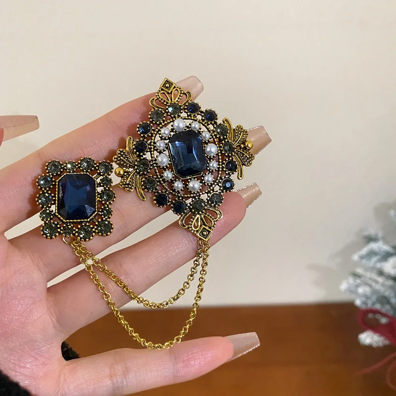 Studded Pearl Shaped Square Brooch Women Palace Style Retro Design Sense Suit Pin Niche Fashion Accessories for Lady Gift