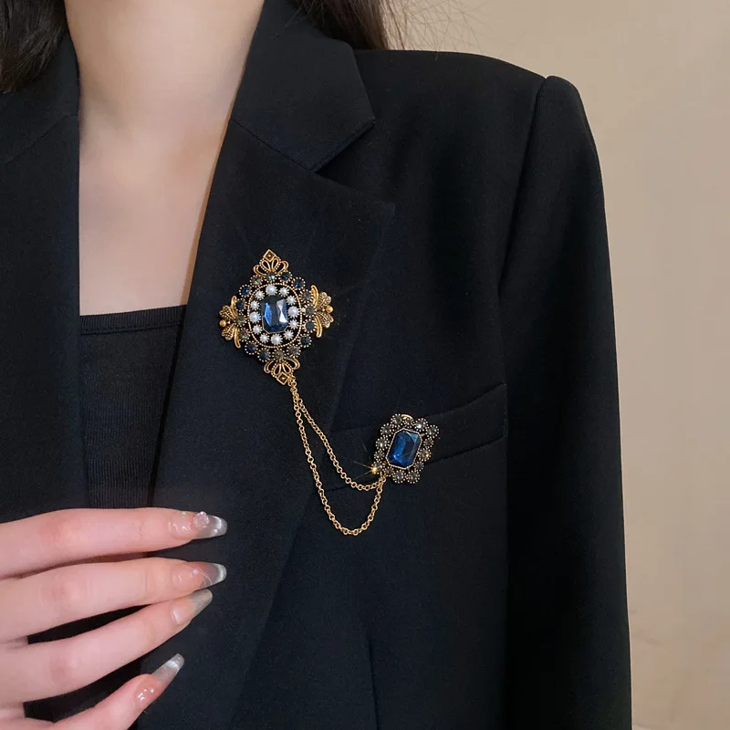 Studded Pearl Shaped Square Brooch Women Palace Style Retro Design Sense Suit Pin Niche Fashion Accessories for Lady Gift