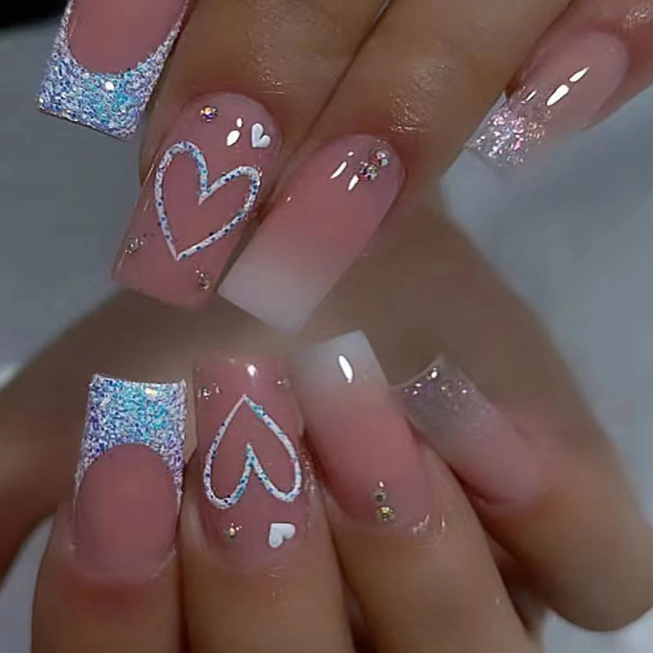 24PCS Square Press-Shaped Nails Of Medium Length - French Pointed Press-Shaped Heart-Shaped Design, Bright Pink Ffalse Nails