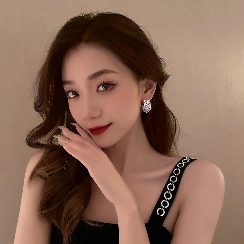 Green Crystal Golden Leaves Earrings for Women Individuality Daily Accessories Valentines Day Anniversary Birthday Jewelry Gifts