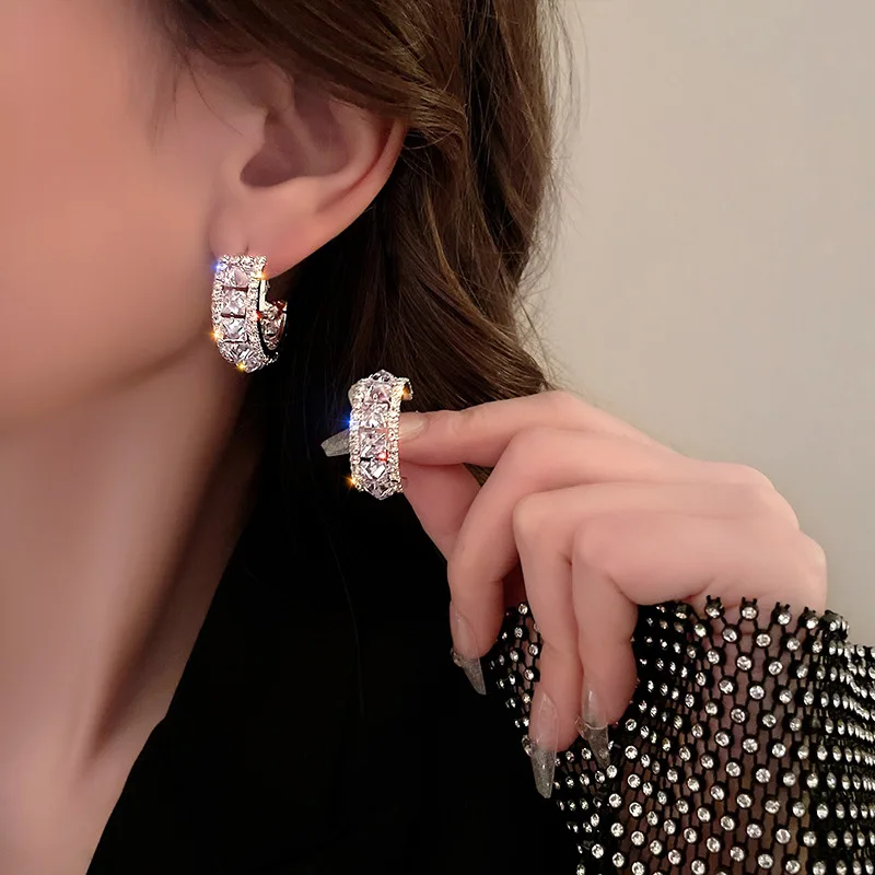 Green Crystal Golden Leaves Earrings for Women Individuality Daily Accessories Valentines Day Anniversary Birthday Jewelry Gifts