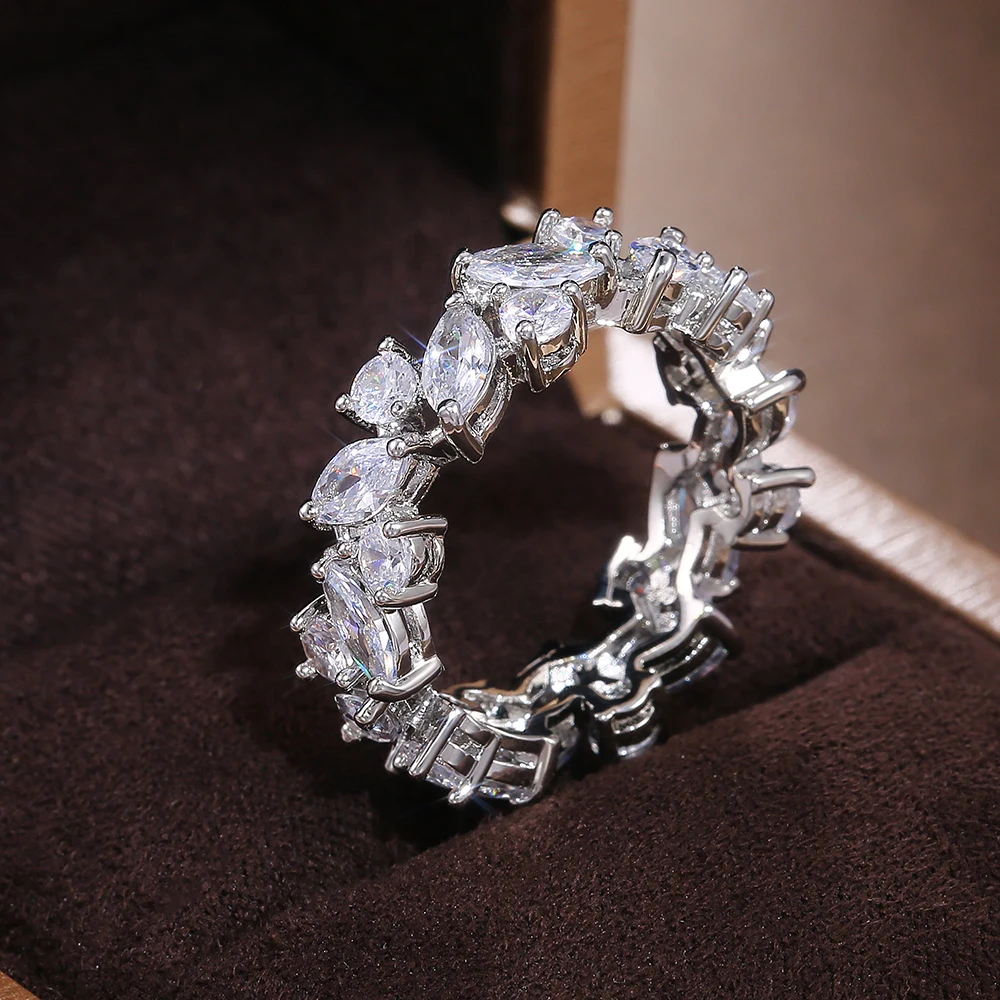 Huitan Romantic Bridal Wedding Rings Shiny Marquise Round Crystal Zirconia Irregular Band Delicate Ring Trendy Jewelry for Women