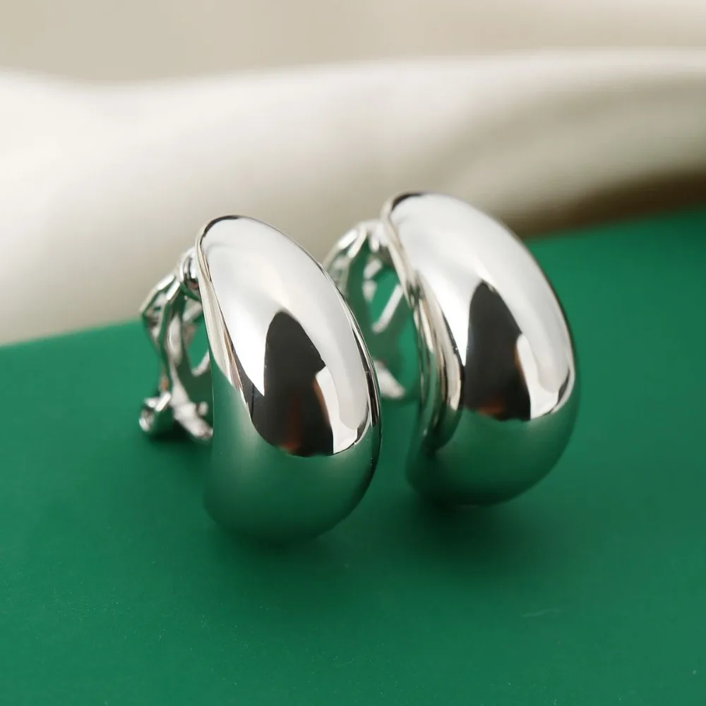 New French Light Luxury Droplet Shaped Ear Clip with No Ear Holes, High Grade, Simple and Smooth Female Earrings Accessories