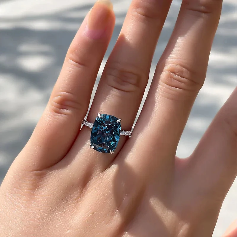 Huitan Big Oval Blue CZ Rings Women Temperament Elegant Female Accessories for Wedding Engagement Fashion Contracted Jewelry