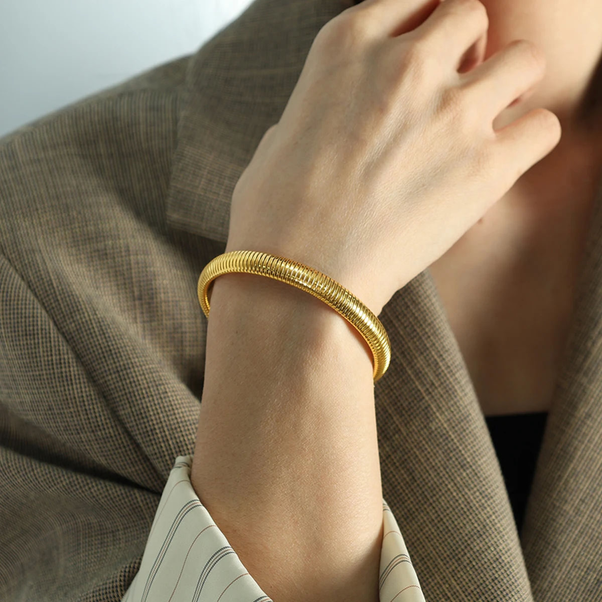 Waterproof Stainless Steel Retro Elasticity Thick Metal Polish Bracelet 18K Gold Plated Trend Fashion Unisex Jewelry Men Women