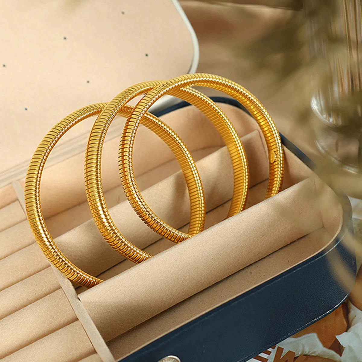 Waterproof Stainless Steel Retro Elasticity Thick Metal Polish Bracelet 18K Gold Plated Trend Fashion Unisex Jewelry Men Women