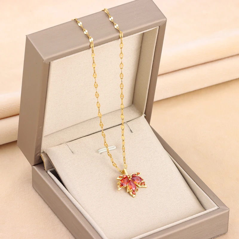 New Fashion Love Memory Red Maple Leaf Pendant Necklace For Women Cute Romantic Female Neck Chain Ladies Stainless Steel Jewelry