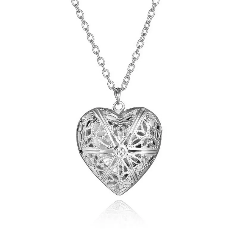 Sweet Peach Heart Love Chain Necklace for Woman Hollow Engraved Opening and Closing Heart Shaped Photo Box Pendant Collar