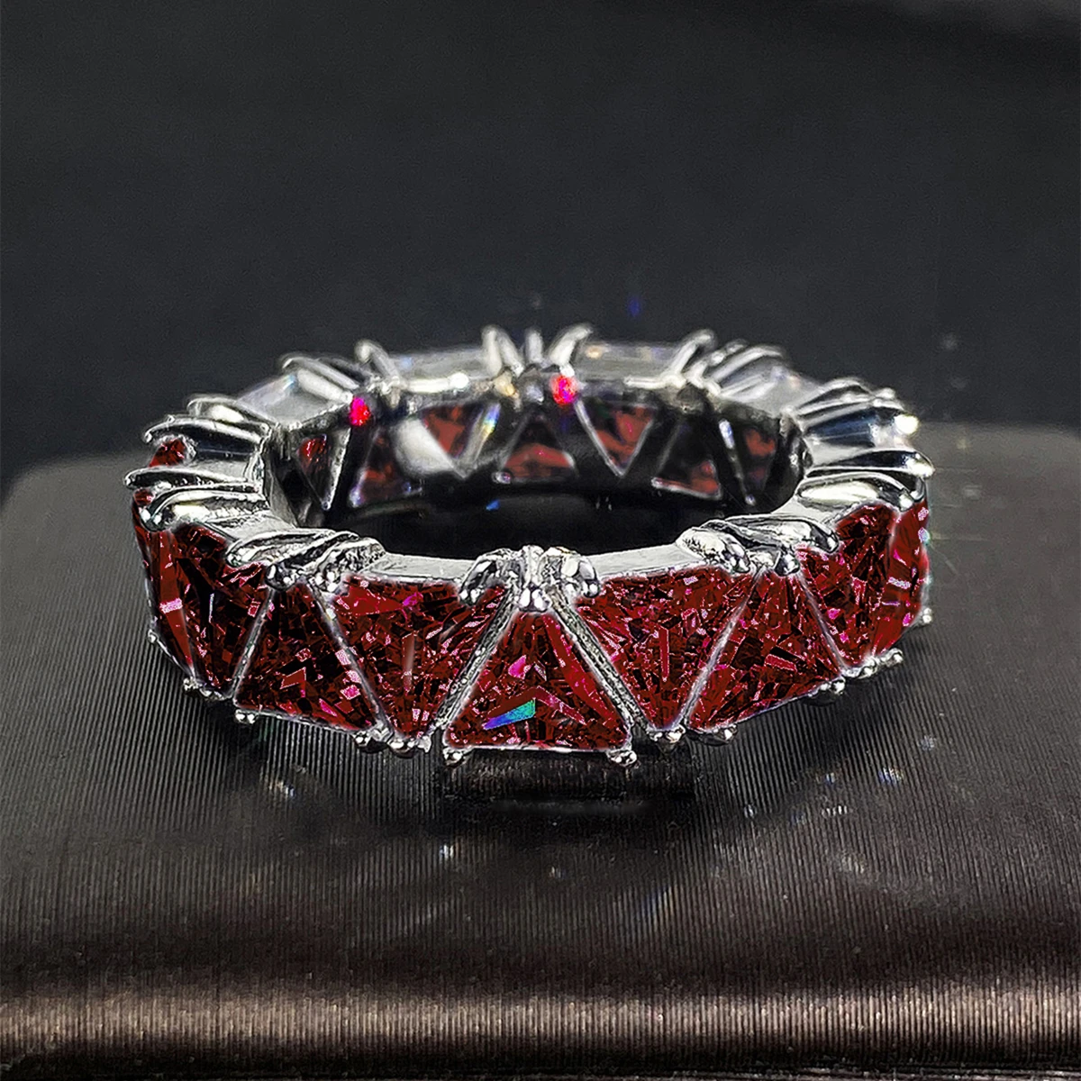 Huitan Luxury Wedding Band Promise Rings for Women Unique Triangle Cubic Zirconia Design Top Quality New Trendy Jewelry Dropship