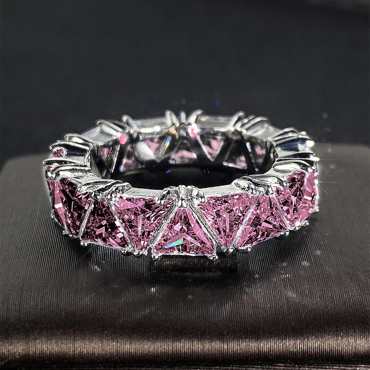 Huitan Luxury Wedding Band Promise Rings for Women Unique Triangle Cubic Zirconia Design Top Quality New Trendy Jewelry Dropship