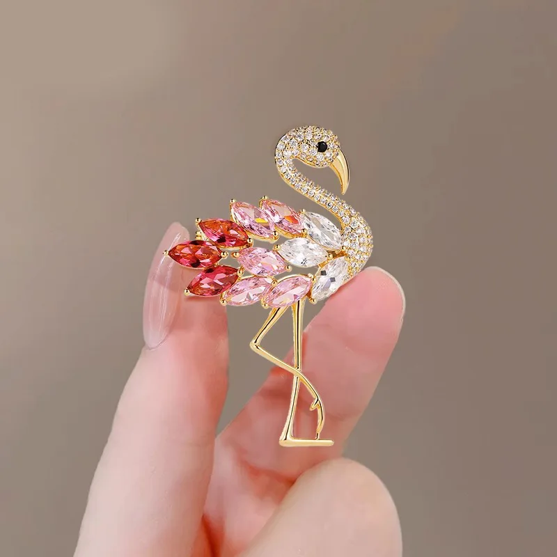 Trendy White Pink Crystal Flamingo Bird Brooches For Women Luxury Animal Inlaid Rhinestone Metal Brooch Pins Party Jewelry Gifts