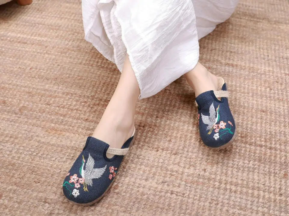 Ethnic Wide Toe Linen Slippers for Women Embroidered Vintage Casual Mules Ladies Trend Summer Slides Female Backless Sandals