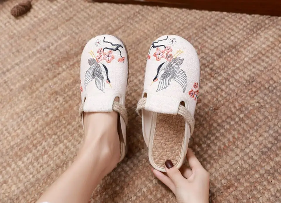 Ethnic Wide Toe Linen Slippers for Women Embroidered Vintage Casual Mules Ladies Trend Summer Slides Female Backless Sandals