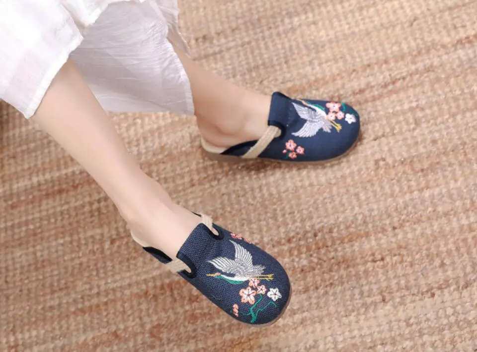 Ethnic Wide Toe Linen Slippers for Women Embroidered Vintage Casual Mules Ladies Trend Summer Slides Female Backless Sandals