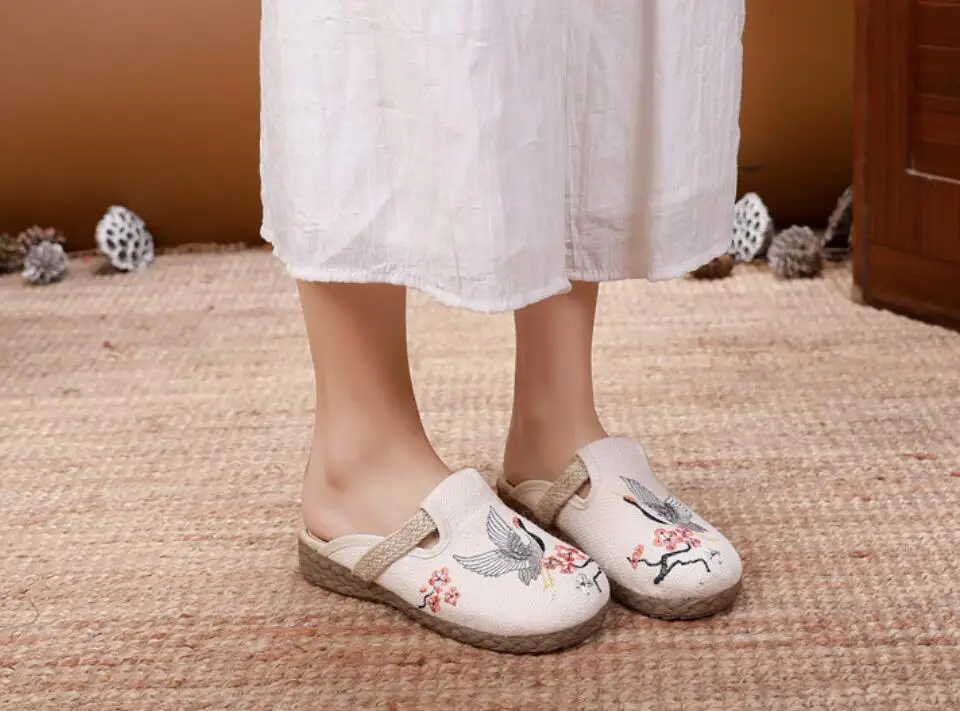 Ethnic Wide Toe Linen Slippers for Women Embroidered Vintage Casual Mules Ladies Trend Summer Slides Female Backless Sandals