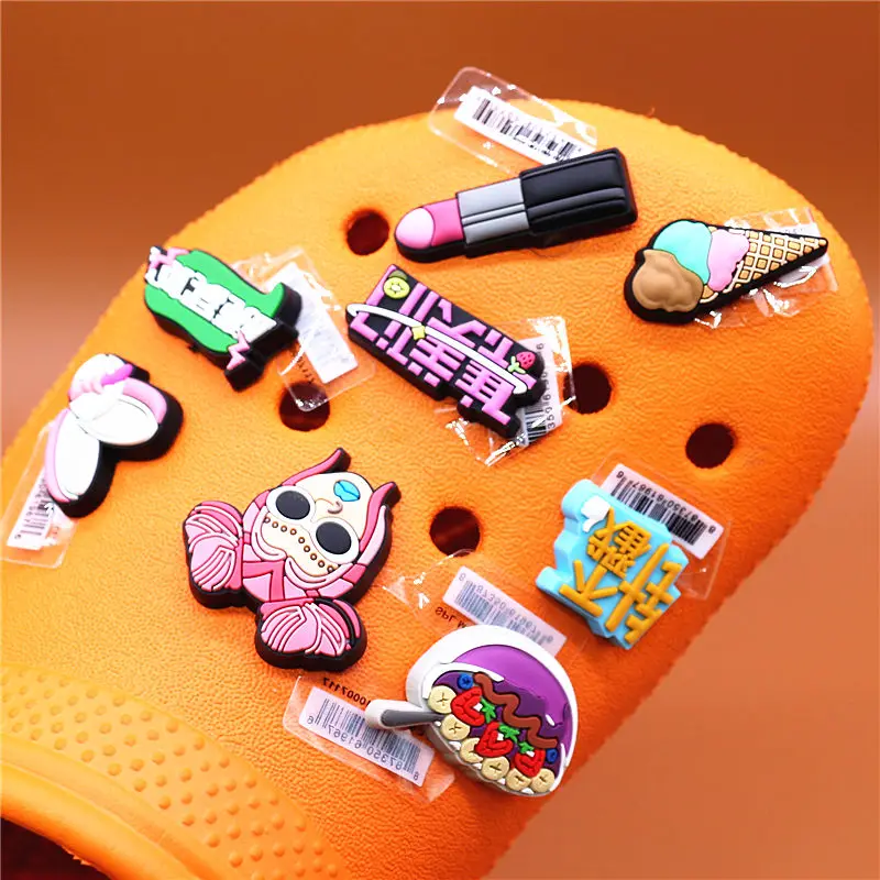 Dropshipping 1pcs Cute Pink lipstick PVC Shoe Charms Punk Girl Accessories Rouge Powder Decorations fit Bracelet Kids Gifts