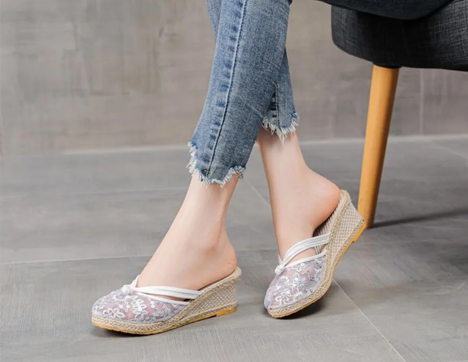 Air Mesh Wedge Slippers for Women Sequins Fashion Slides Ladies Closed Toe Leisure Outdoor Espadrilles High-heeled Slip on Mules