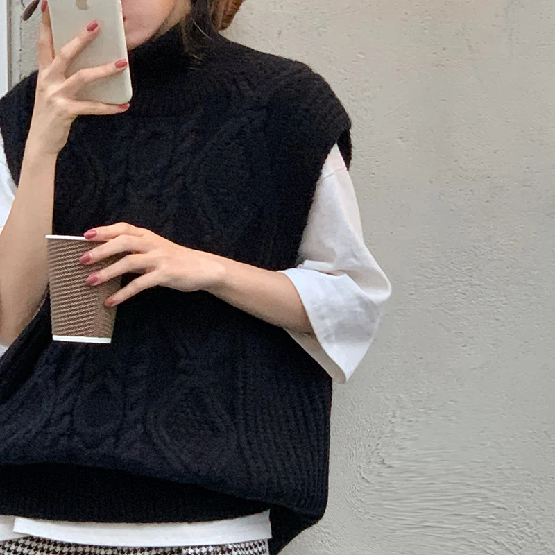 2021 New Women Spring Autumn Turtleneck Twist Sleeveless Short Tank Sweater Jacket Beige Knitted Pullover Waistcoat Vest