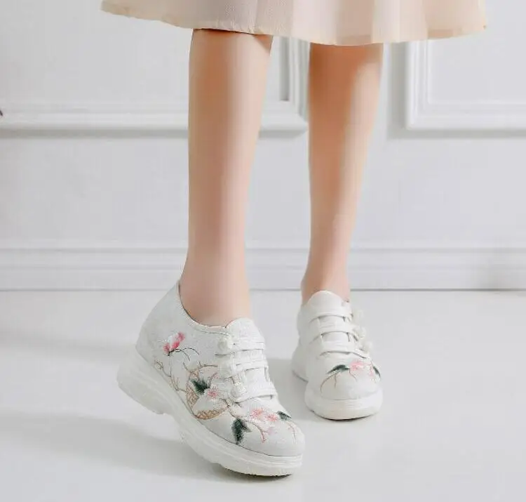 Women Air Mesh Embroidered Sneakers Ladies Summer Casual Shoes кроссовки женские Vintage Female Sandals