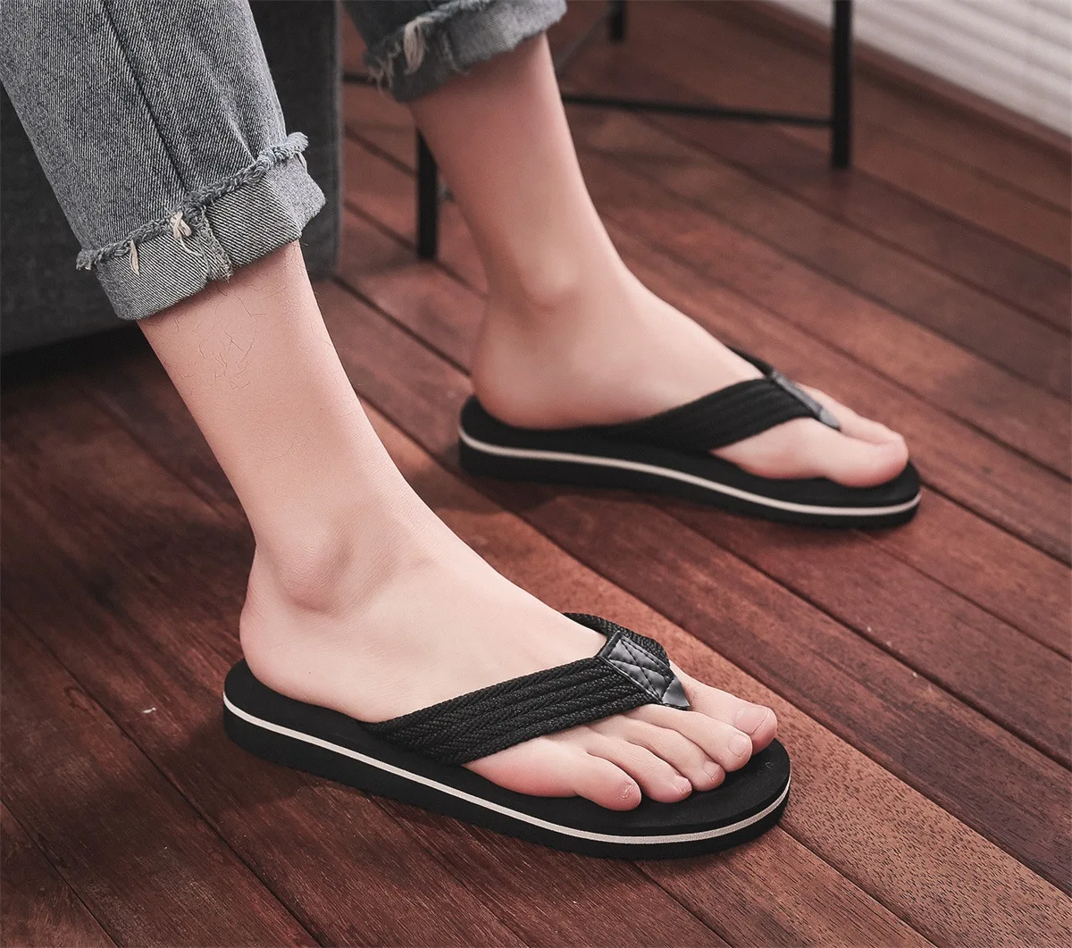 Summer Slippers Men Flip Flops Beach Sandals Non-slip Casual Flat Shoes Slippers Indoor House Shoes for Men Outdoor Slides