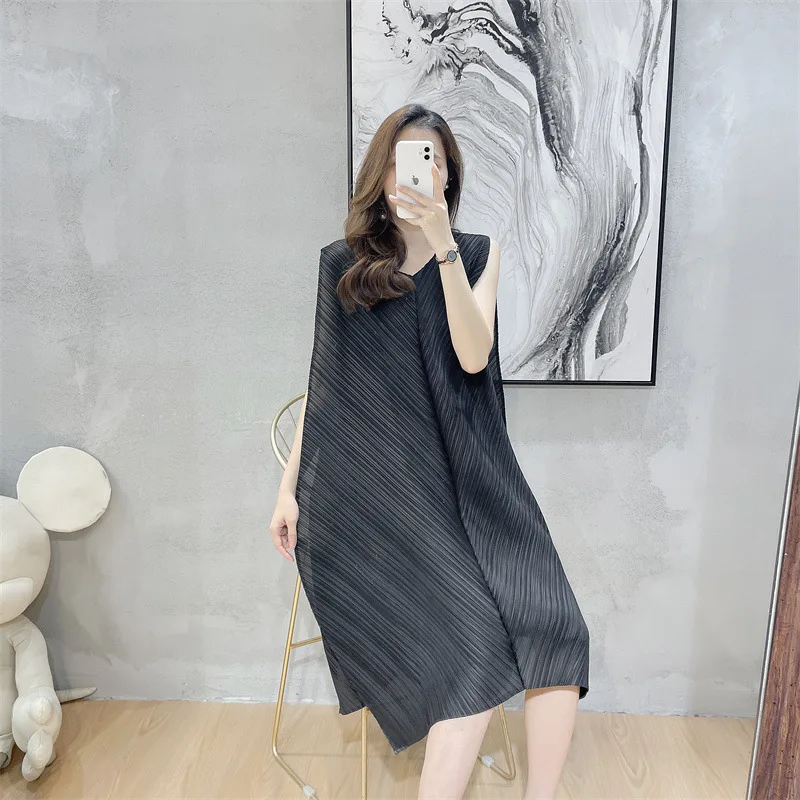 Miyake Pleated Midi Skirt for Women Monochromatic Elegant Loose Dress Sleeveless V-Neck New Fashion Design Spring Summer 2022