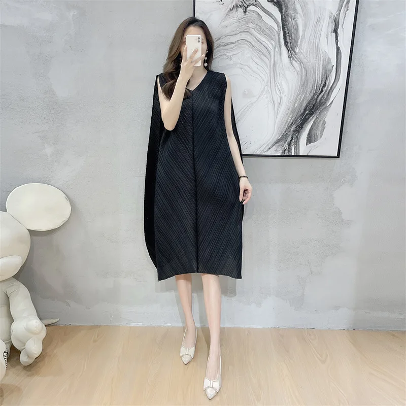 Miyake Pleated Midi Skirt for Women Monochromatic Elegant Loose Dress Sleeveless V-Neck New Fashion Design Spring Summer 2022