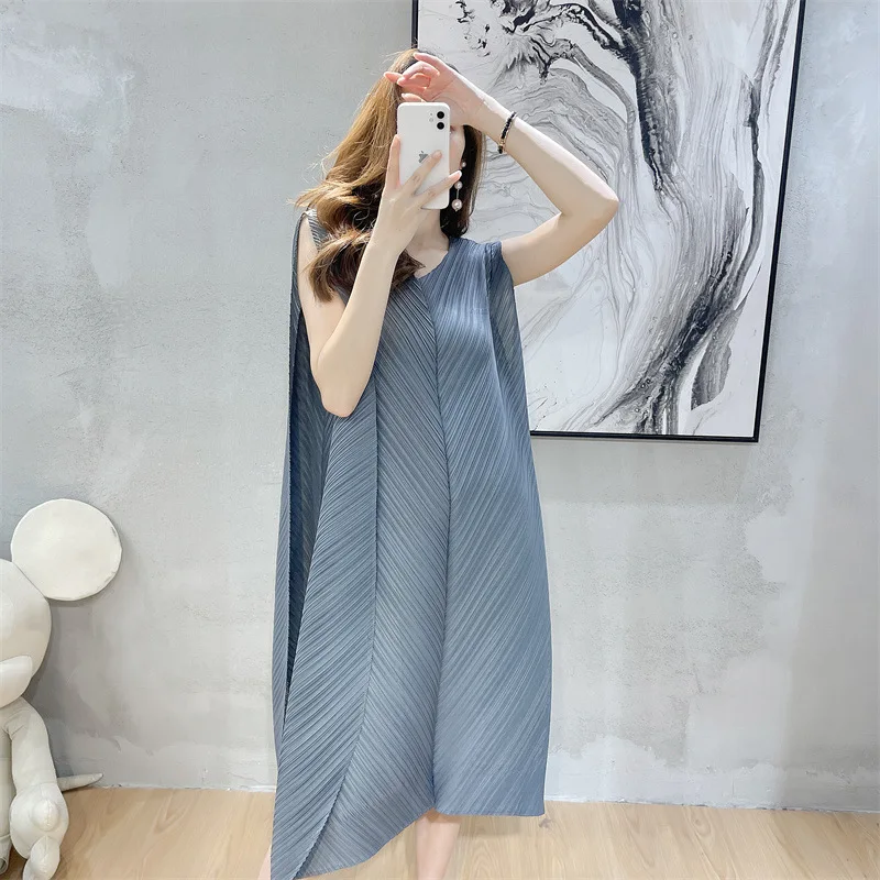 Miyake Pleated Midi Skirt for Women Monochromatic Elegant Loose Dress Sleeveless V-Neck New Fashion Design Spring Summer 2022