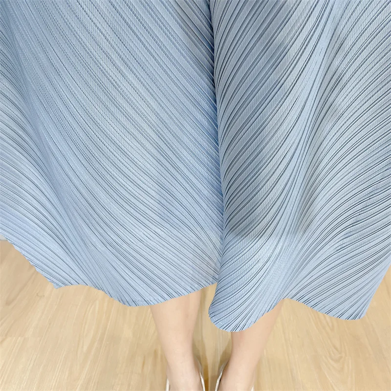 Miyake Pleated Midi Skirt for Women Monochromatic Elegant Loose Dress Sleeveless V-Neck New Fashion Design Spring Summer 2022