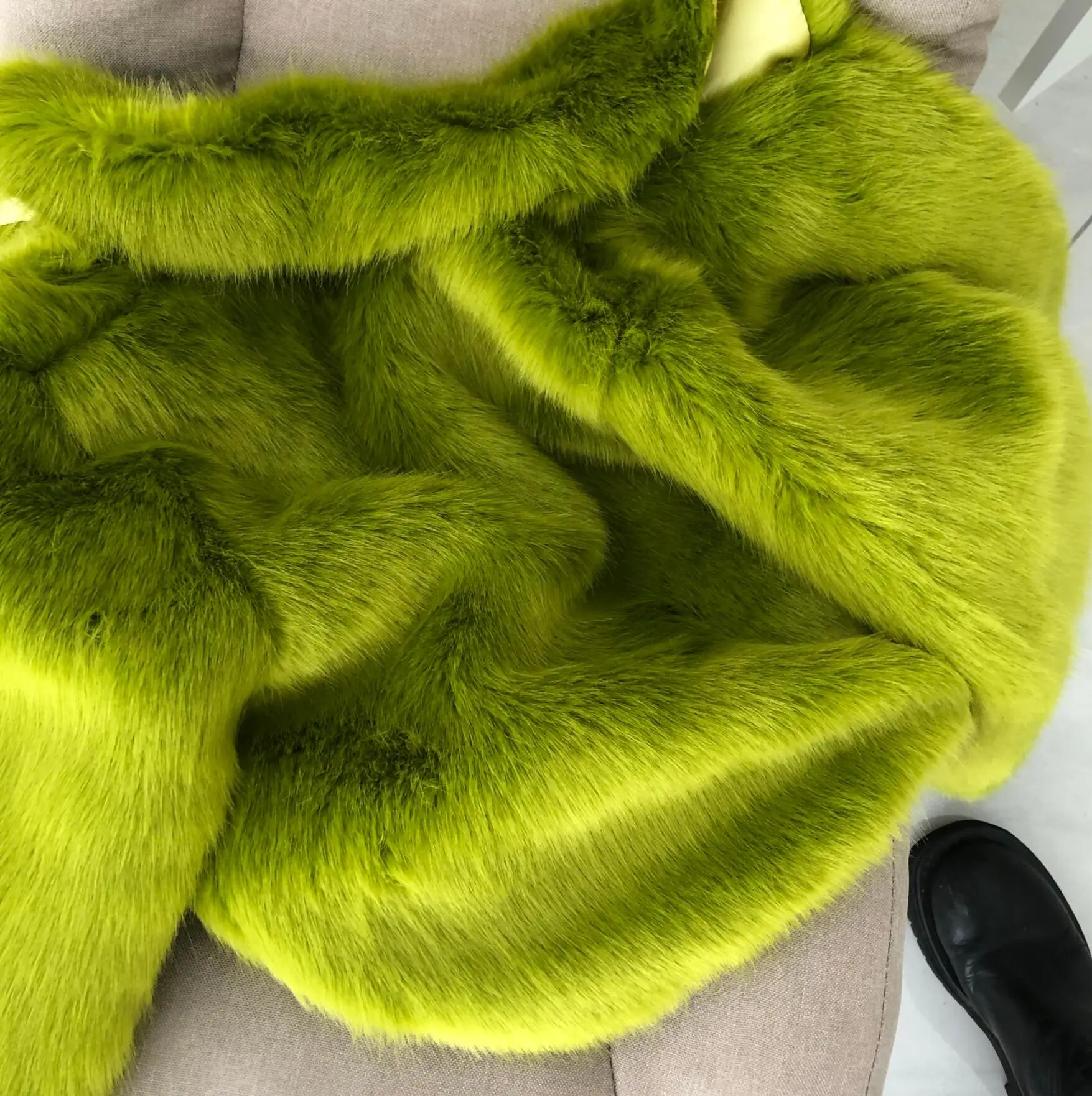 Winter Turn down Collar Lapel Hairy Shaggy Soft Faux Fur Coat Green Women Long Sleeve Furry Fur Warm Jacket Short Outerwear