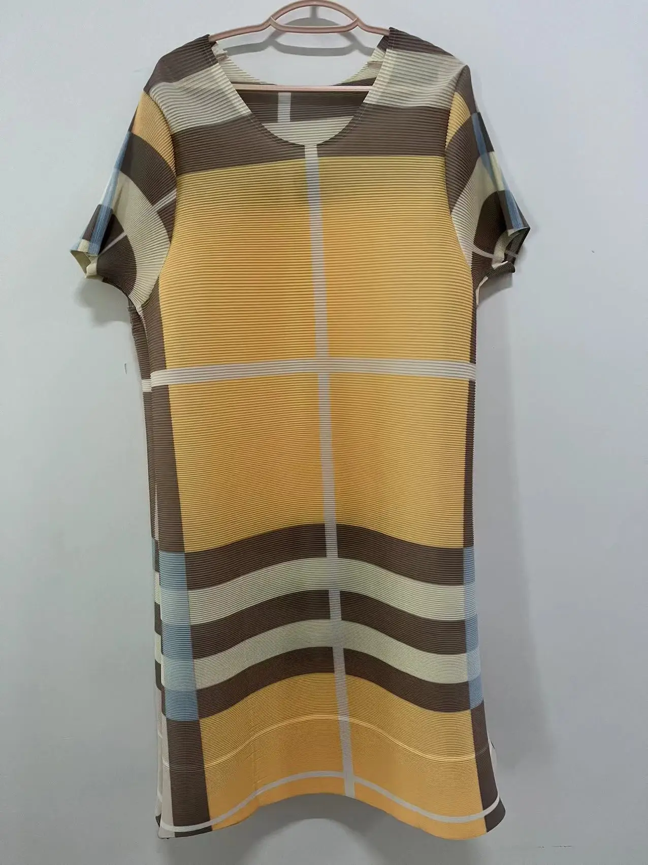Miyake Pleated French Mini Dress for Women, High-end, Western-style, Loose, Age-reducing Print, Striped, New Clothing, 2022