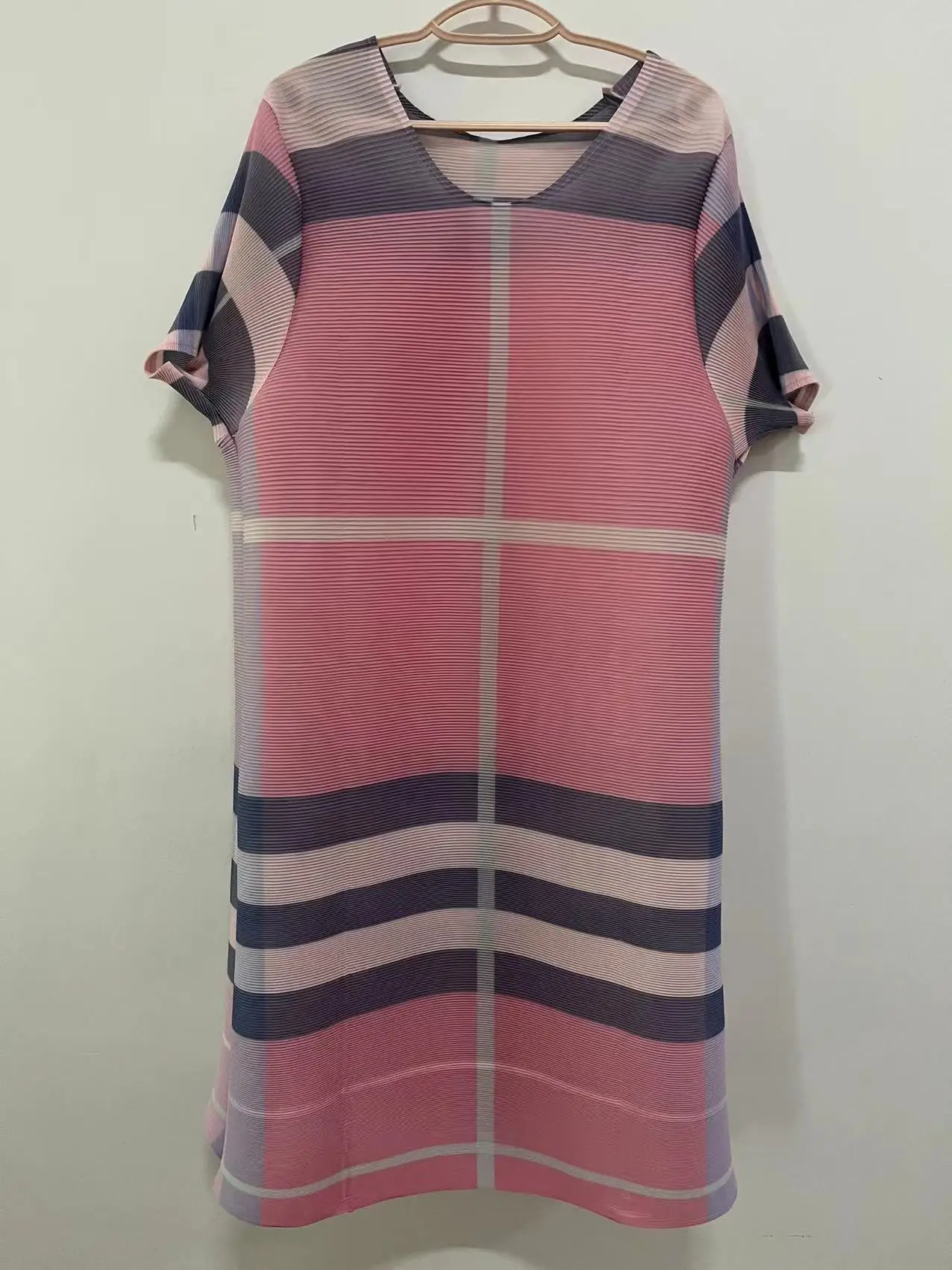 Miyake Pleated French Mini Dress for Women, High-end, Western-style, Loose, Age-reducing Print, Striped, New Clothing, 2022