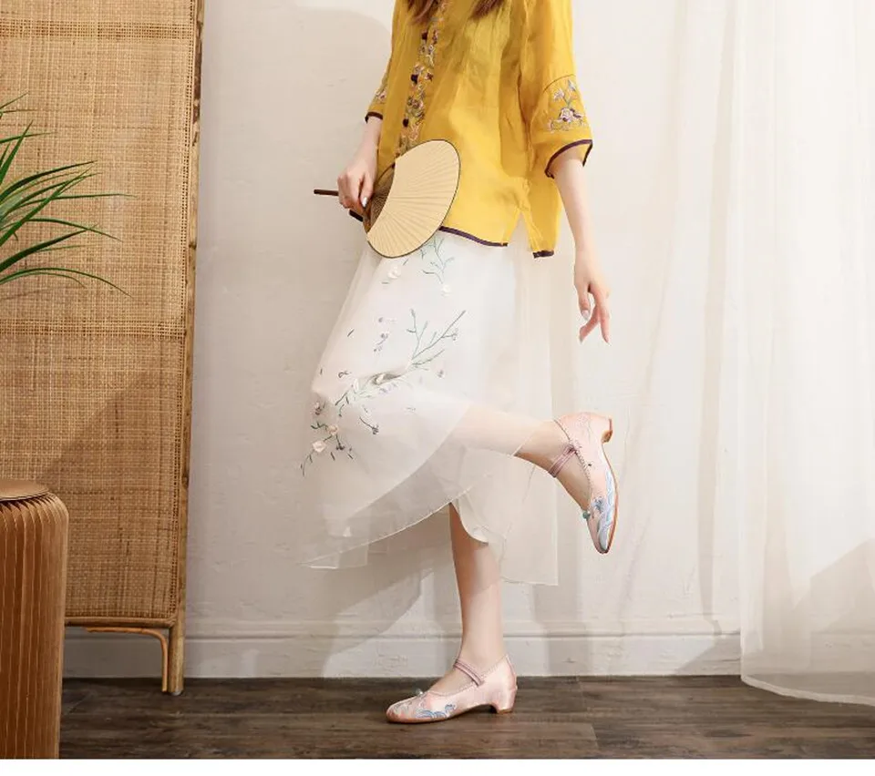 Embroidered Pointed Toe Women Mary Jane Pumps Ethnic Vintage Dress Shoe for Ladies Mid Heel Ankle Strap Dance Shoe