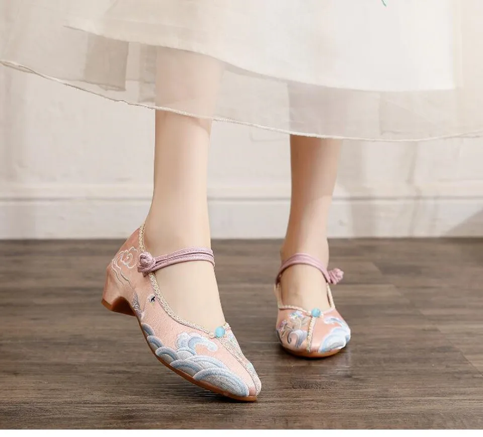 Embroidered Pointed Toe Women Mary Jane Pumps Ethnic Vintage Dress Shoe for Ladies Mid Heel Ankle Strap Dance Shoe