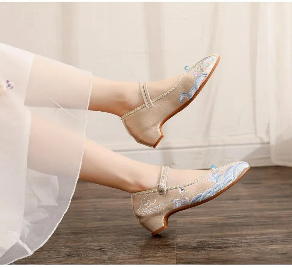 Embroidered Pointed Toe Women Mary Jane Pumps Ethnic Vintage Dress Shoe for Ladies Mid Heel Ankle Strap Dance Shoe