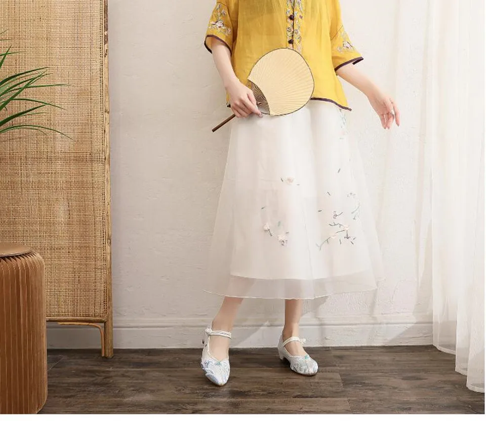 Embroidered Pointed Toe Women Mary Jane Pumps Ethnic Vintage Dress Shoe for Ladies Mid Heel Ankle Strap Dance Shoe