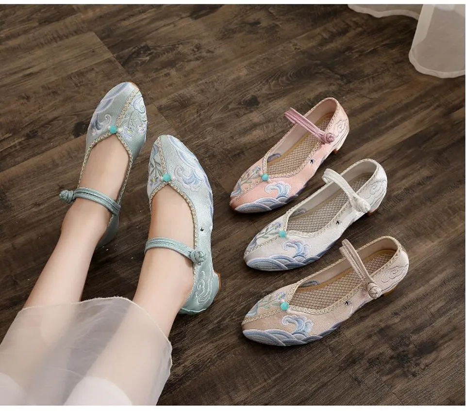 Embroidered Pointed Toe Women Mary Jane Pumps Ethnic Vintage Dress Shoe for Ladies Mid Heel Ankle Strap Dance Shoe