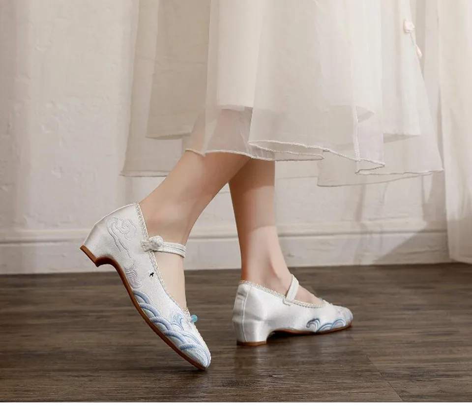 Embroidered Pointed Toe Women Mary Jane Pumps Ethnic Vintage Dress Shoe for Ladies Mid Heel Ankle Strap Dance Shoe
