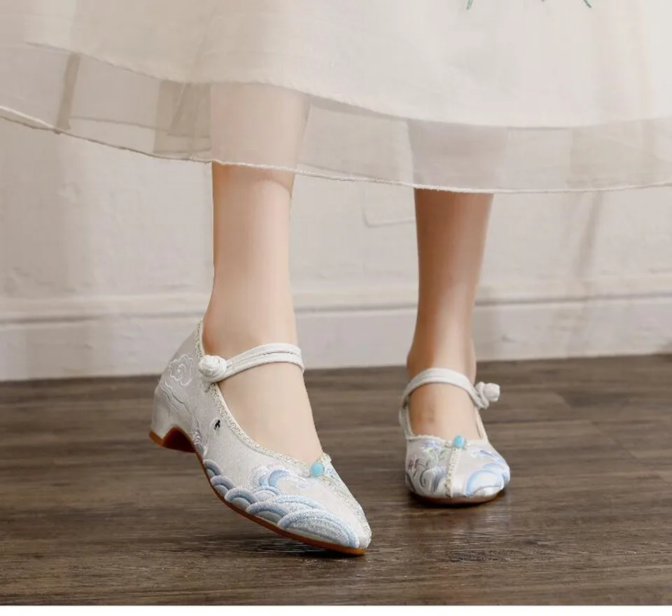 Embroidered Pointed Toe Women Mary Jane Pumps Ethnic Vintage Dress Shoe for Ladies Mid Heel Ankle Strap Dance Shoe
