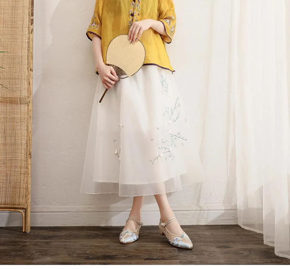 Embroidered Pointed Toe Women Mary Jane Pumps Ethnic Vintage Dress Shoe for Ladies Mid Heel Ankle Strap Dance Shoe