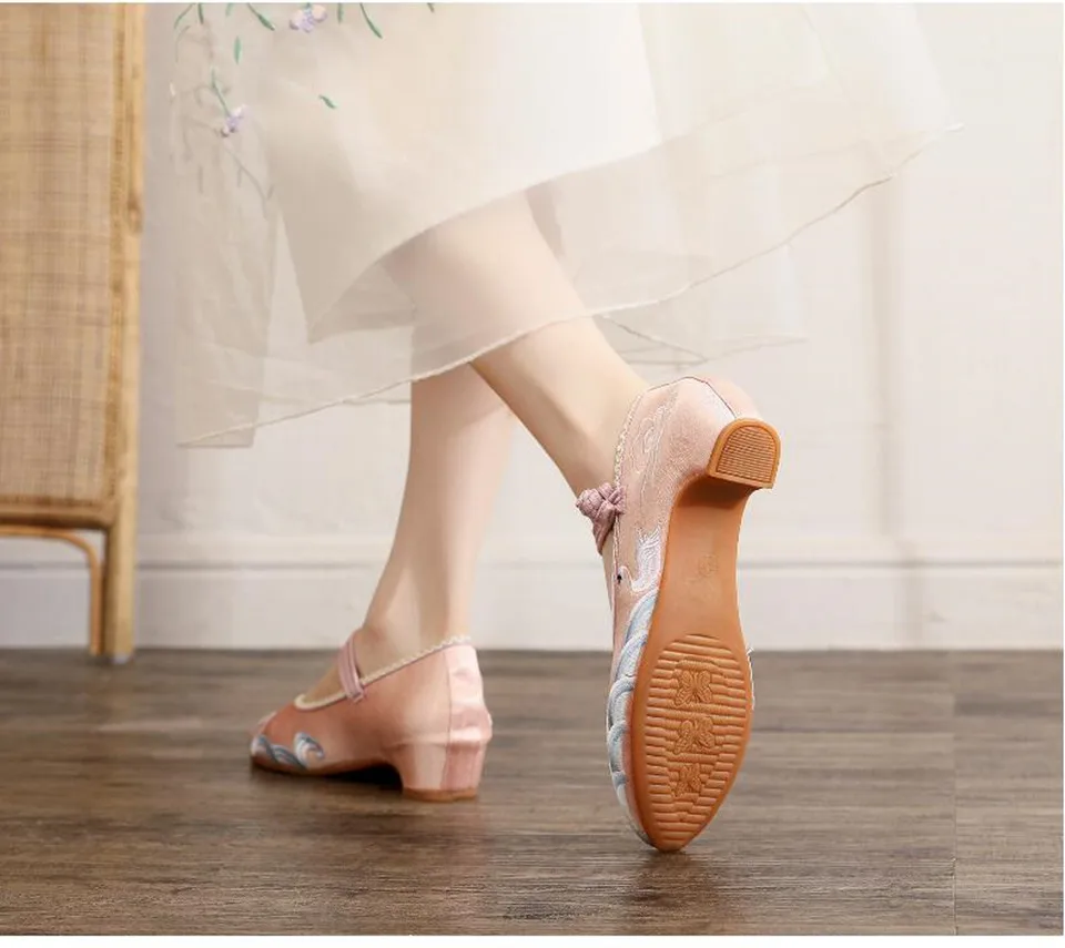 Embroidered Pointed Toe Women Mary Jane Pumps Ethnic Vintage Dress Shoe for Ladies Mid Heel Ankle Strap Dance Shoe
